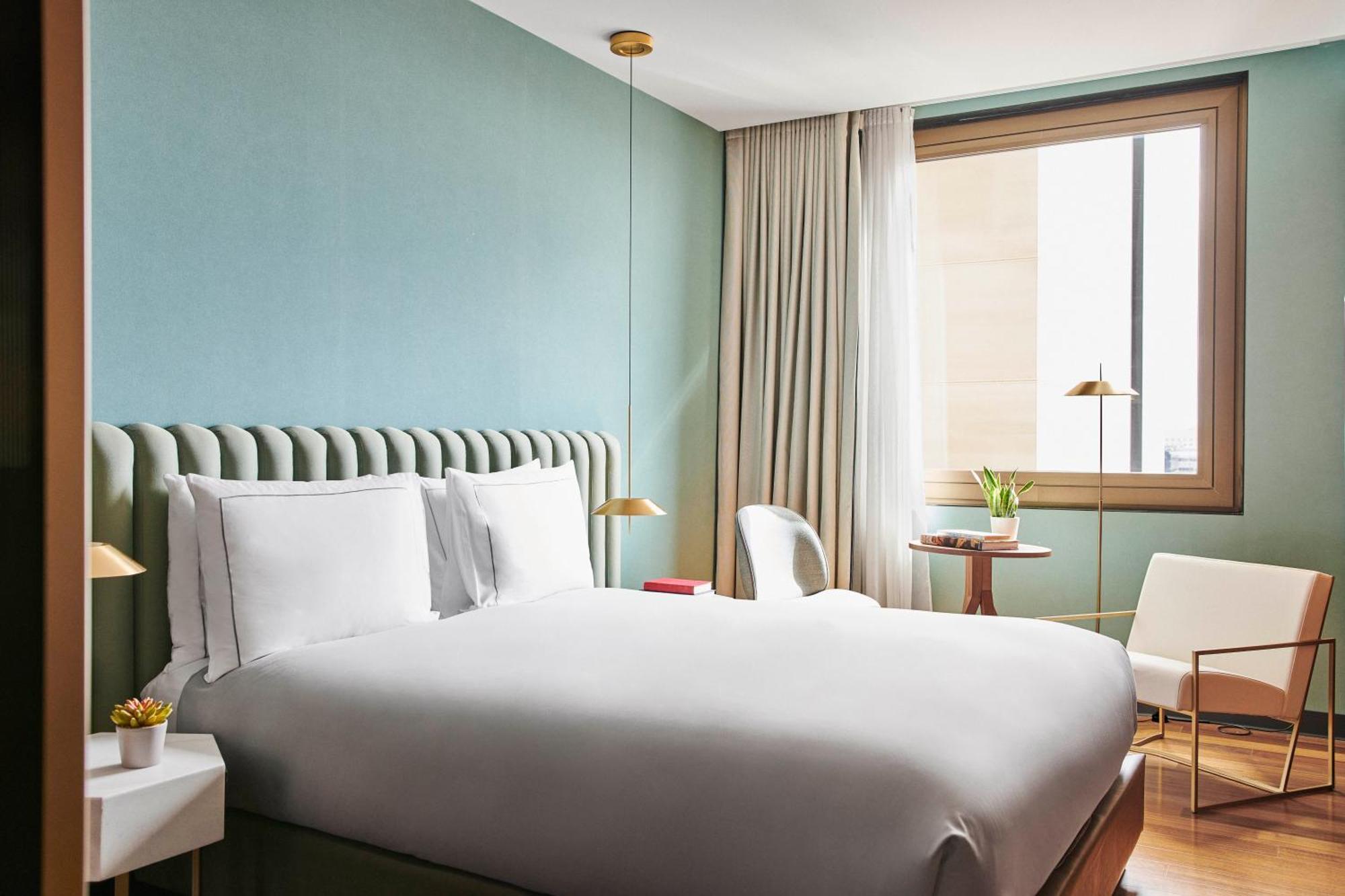 ホテル ソフィア バルセロナ イン ザ アンバウンド コレクション バイ ハイアット エクステリア 写真 A room at the hotel