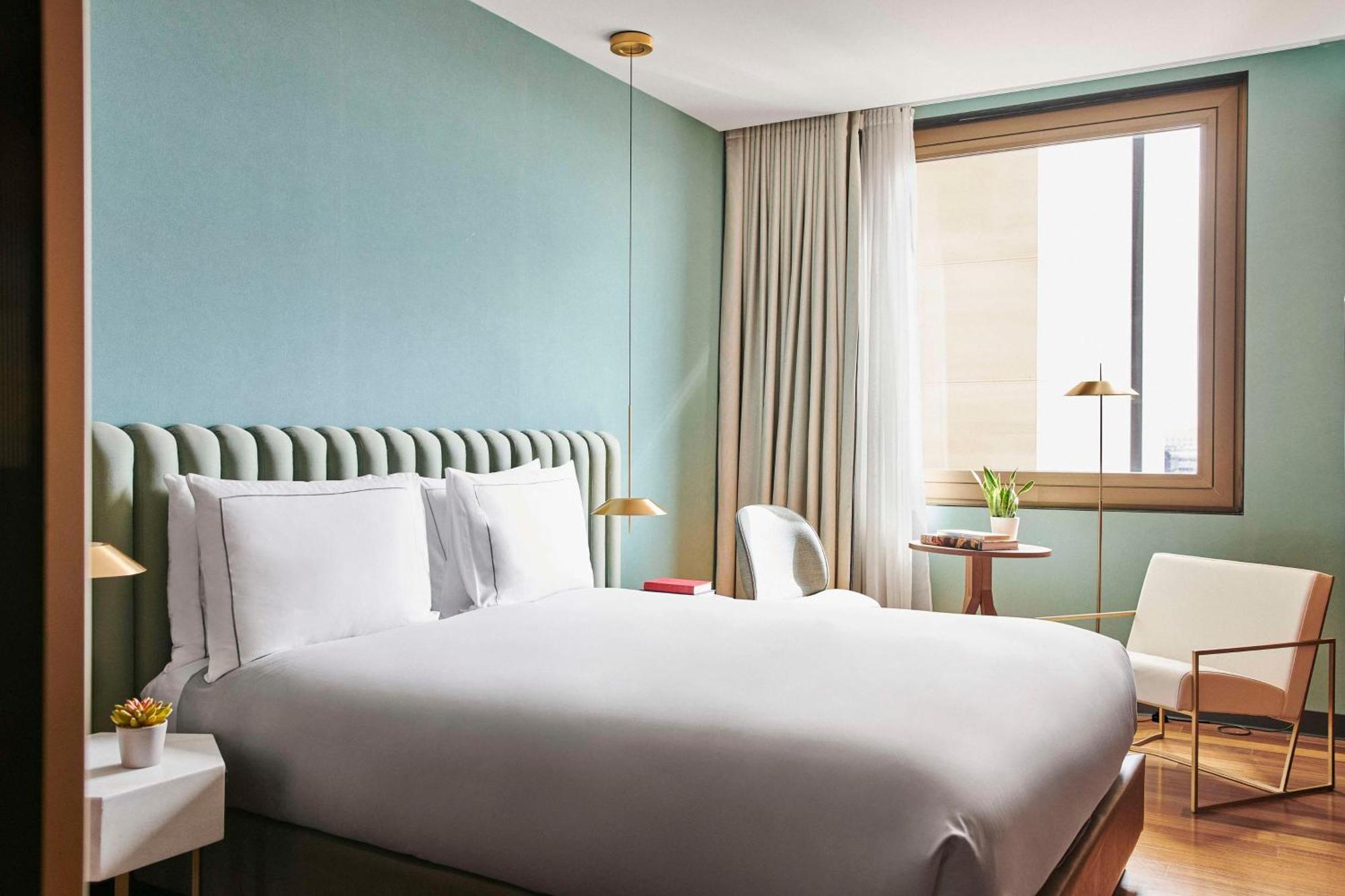 ホテル ソフィア バルセロナ イン ザ アンバウンド コレクション バイ ハイアット エクステリア 写真 A room at the hotel